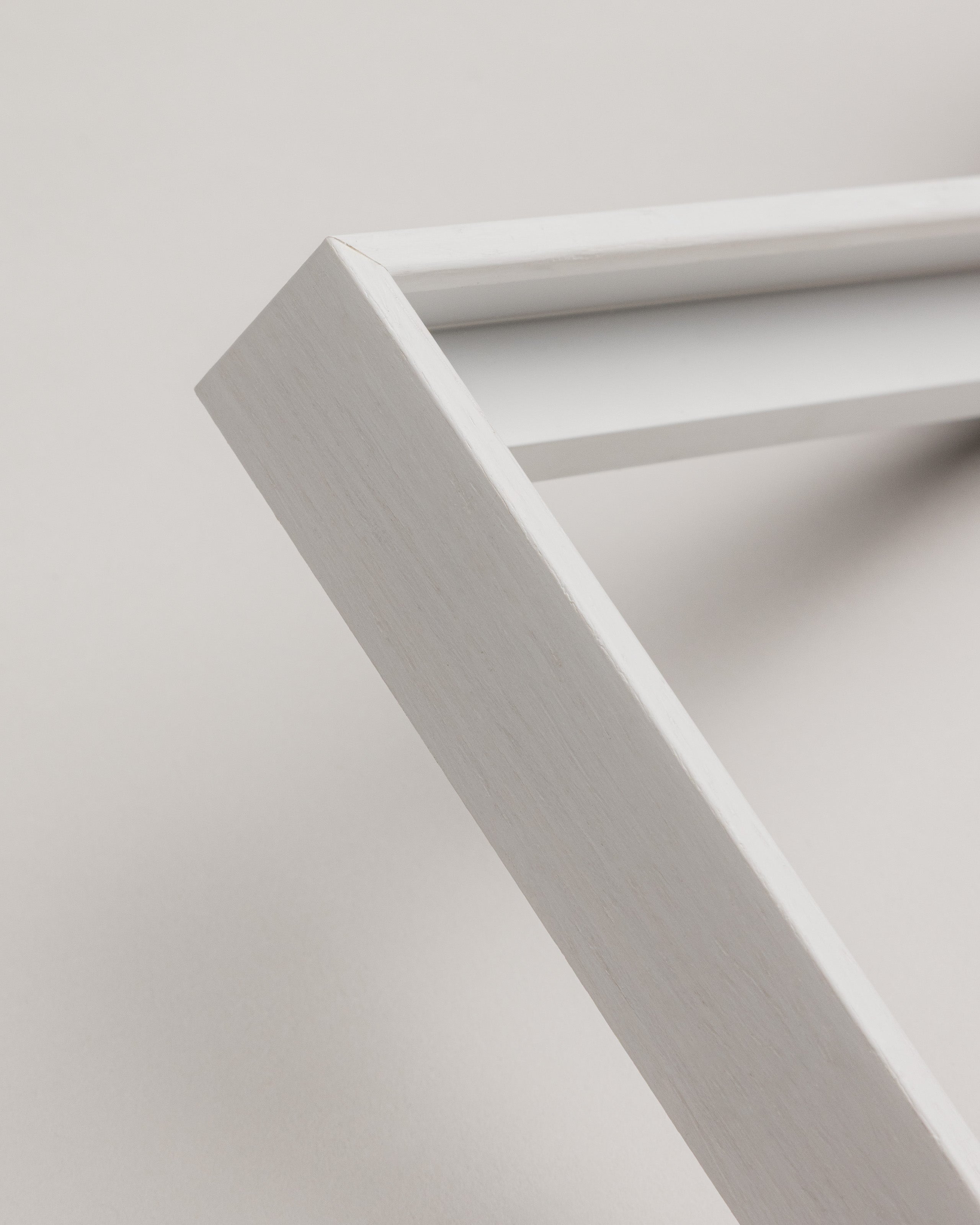 Straight Edge Slim - White