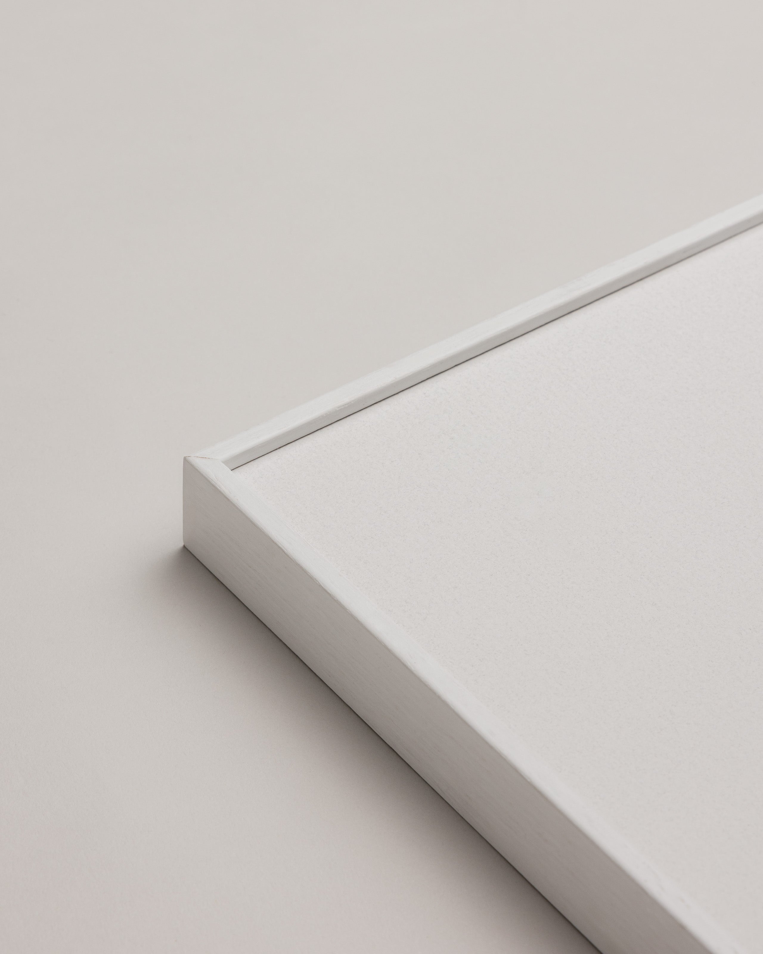 Straight Edge Slim - White