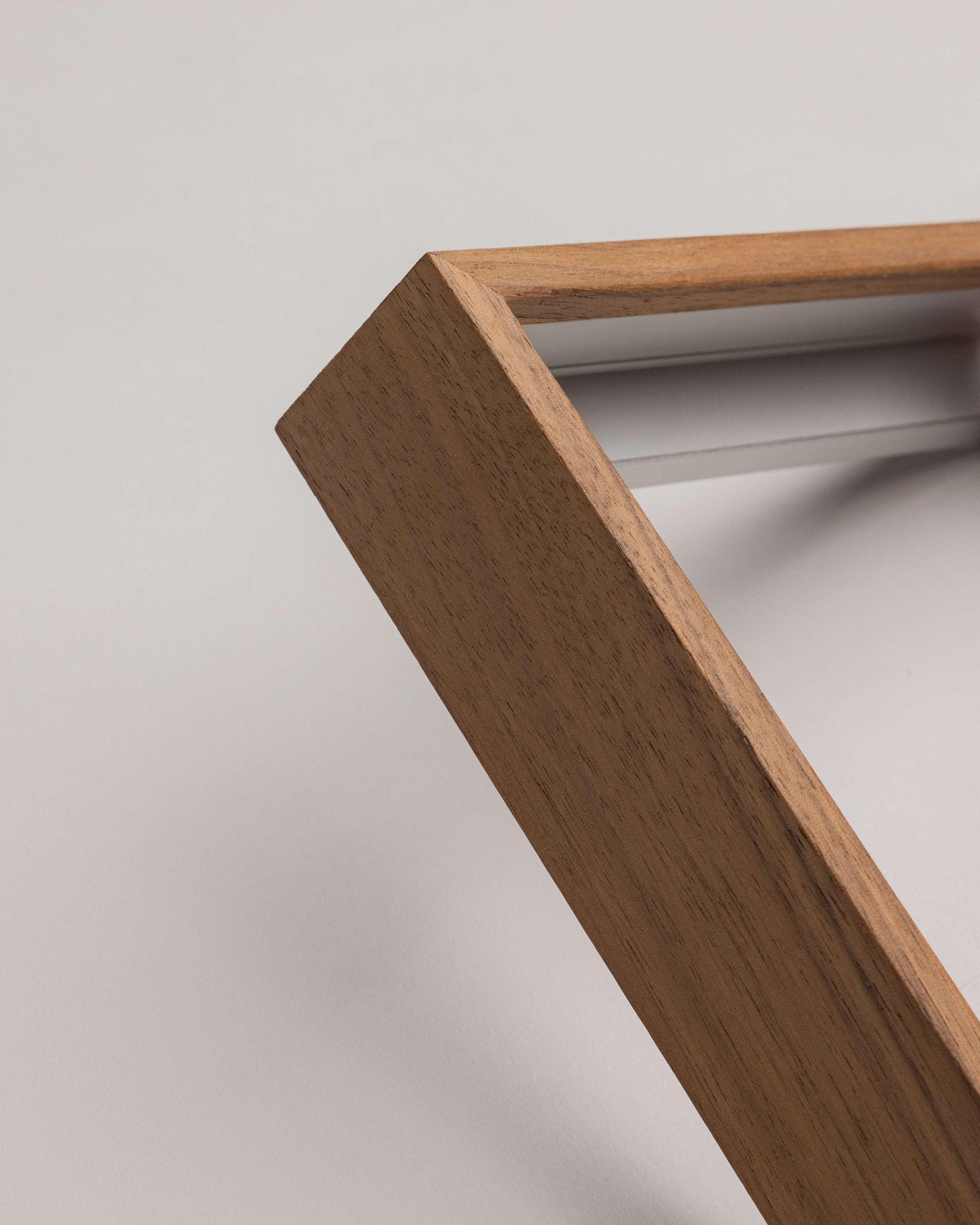 Straight Edge - Walnut