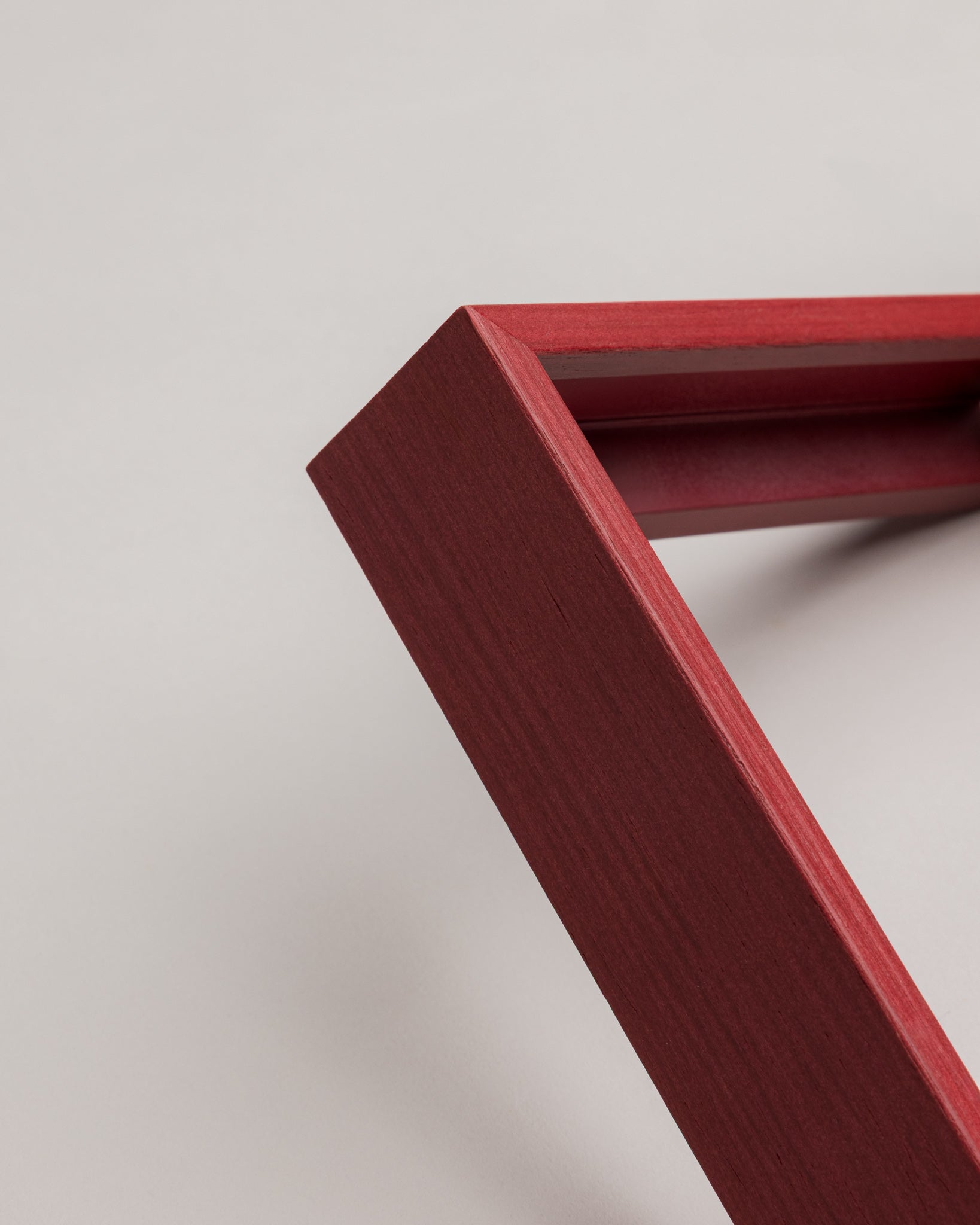 Straight Edge - Bordeaux Red