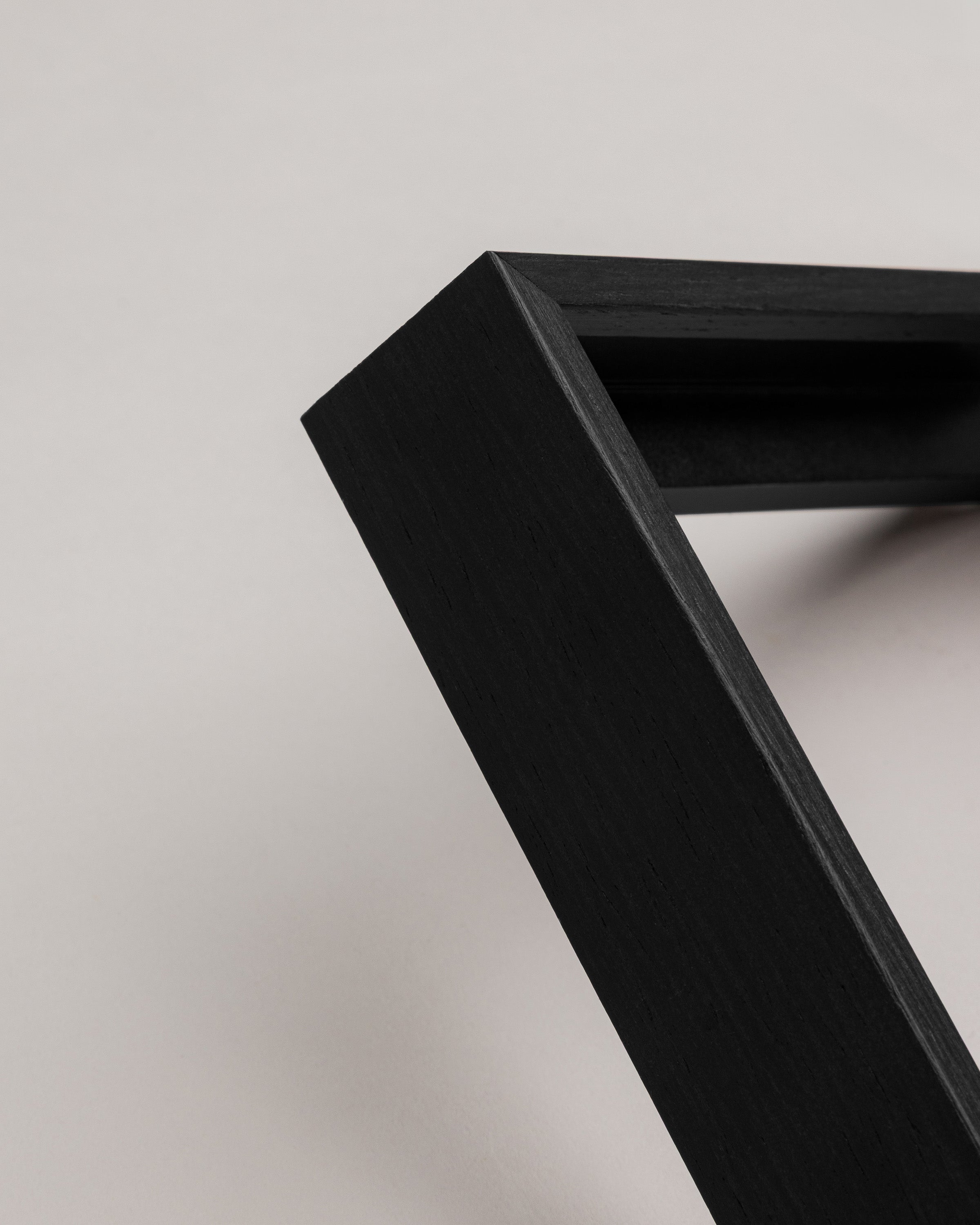 Straight Edge - Black