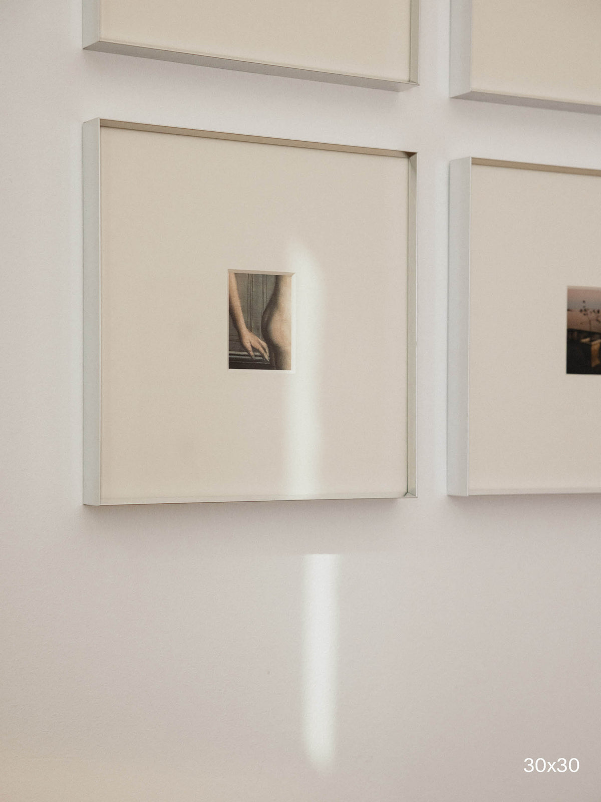 Framing Wall - Shiny Silver